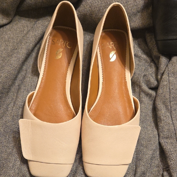 Shoes - Women's Cream Flats